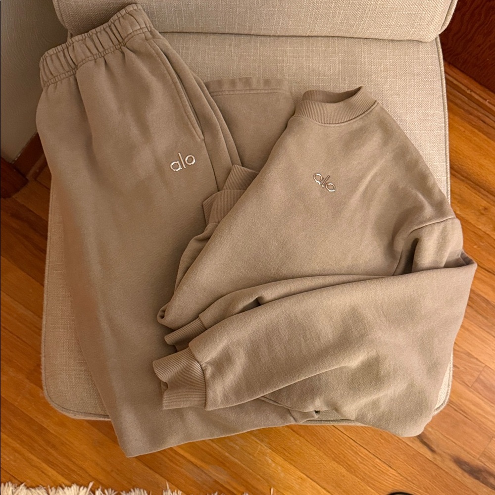 ALO Yoga Gravel Sweat Set